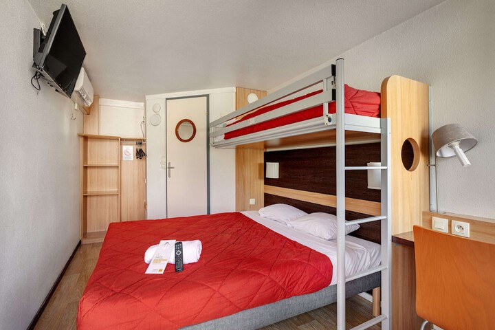 Room 5 of 30