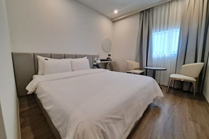 Room 16 of 52