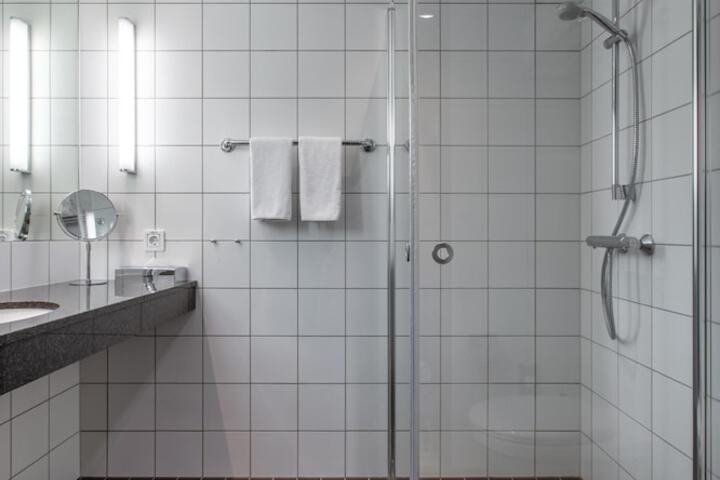 Room 65 of 232