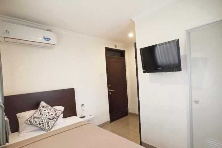 Room 32 of 49