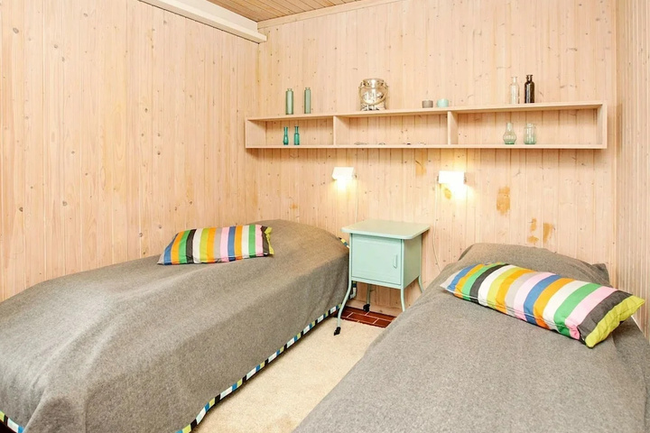 Room 2 of 10