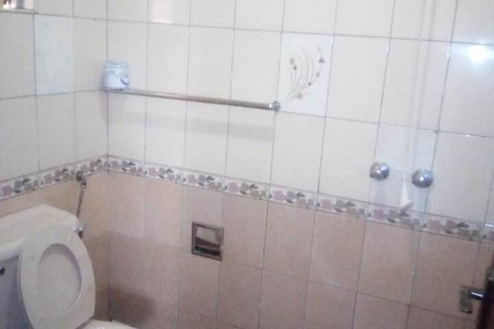Room 7 of 12
