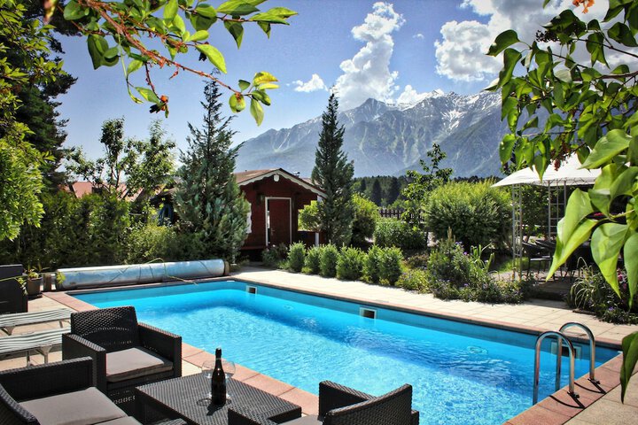 Pool 60 of 78