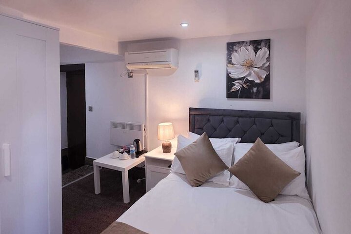 Room 5 of 42