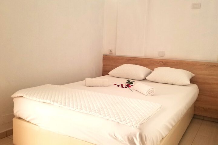 Room 7 of 100