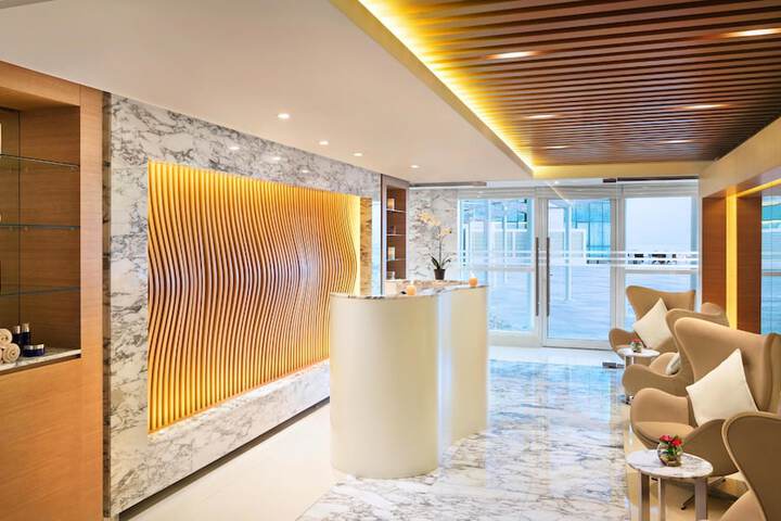 Entrance & Lobby