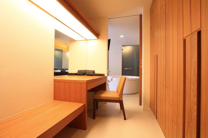 Room 30 of 128