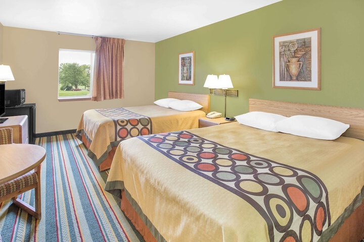 1 Queen Bed (6 of 11)