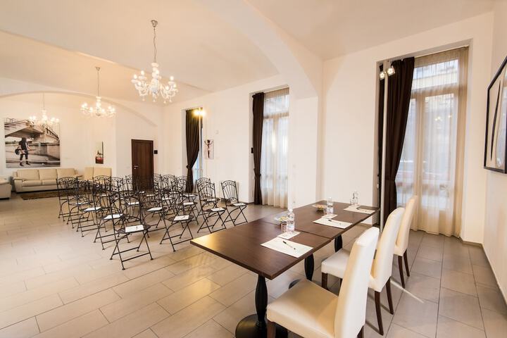 Meeting facility