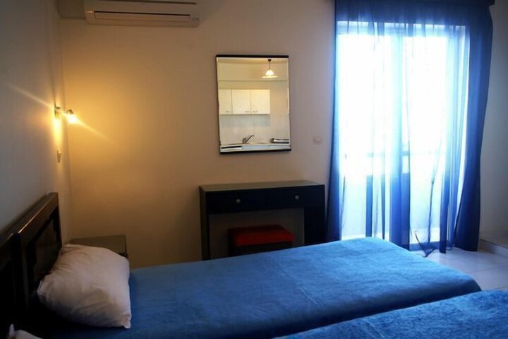 Room 32 of 38