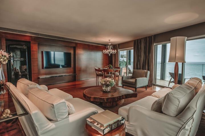 Room 10 of 74