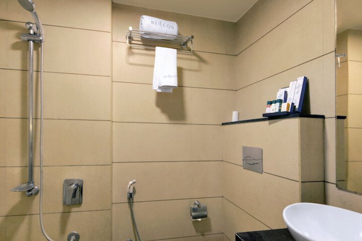 Room 15 of 36