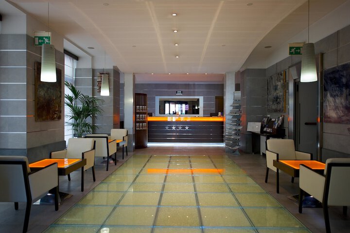 Entrance & Lobby