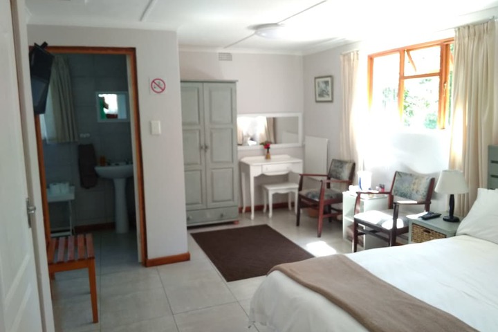 Room 5 of 98