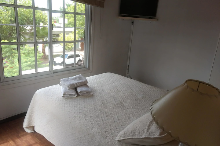 Room 6 of 10