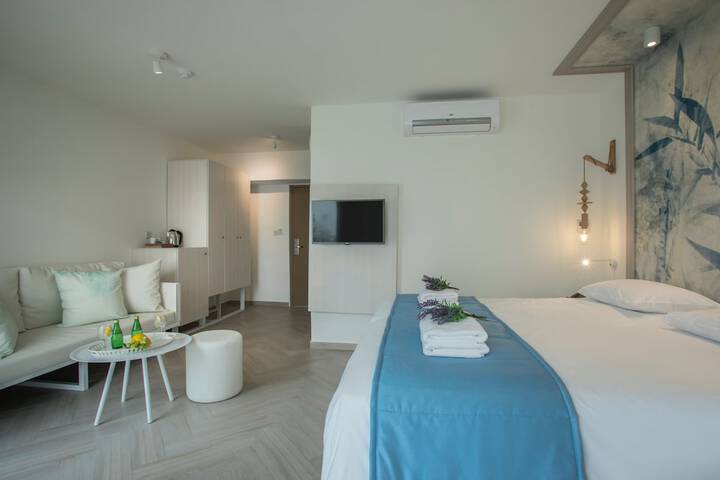 Room 10 of 97