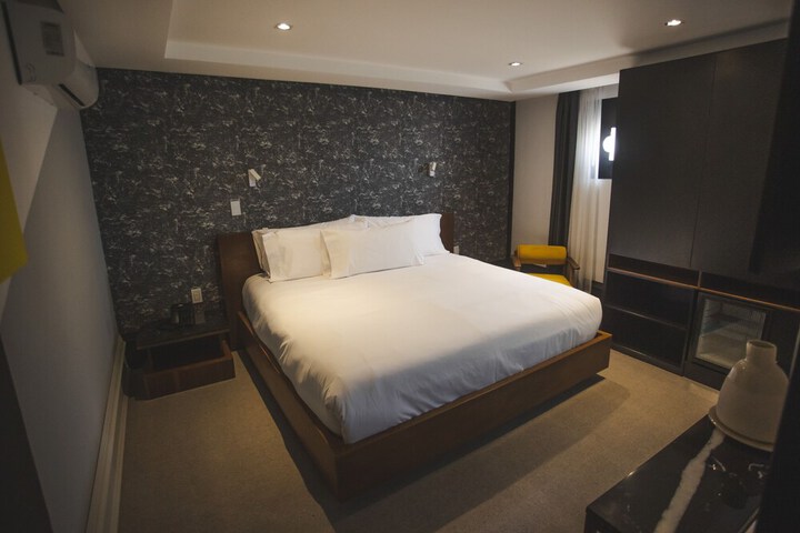 Room 7 of 42