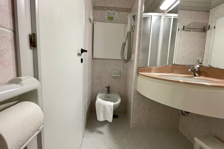 Room 107 of 124