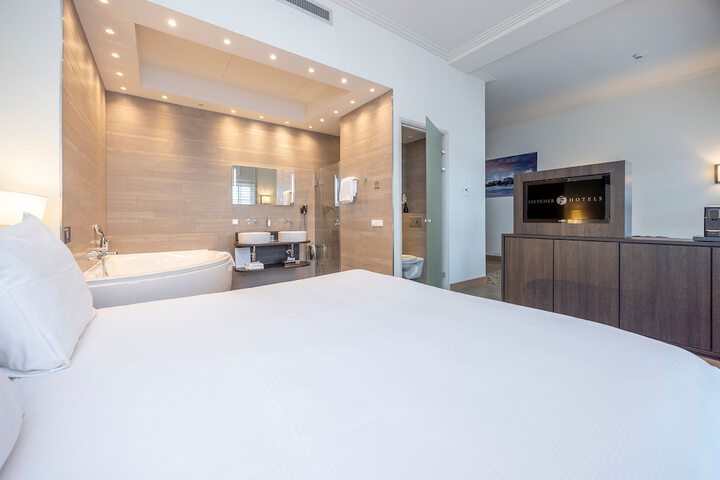 Room 35 of 71
