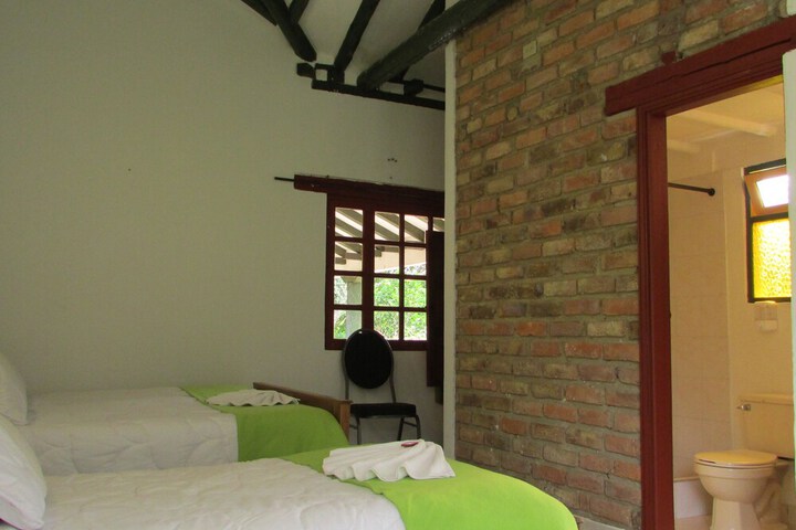 Room 13 of 102