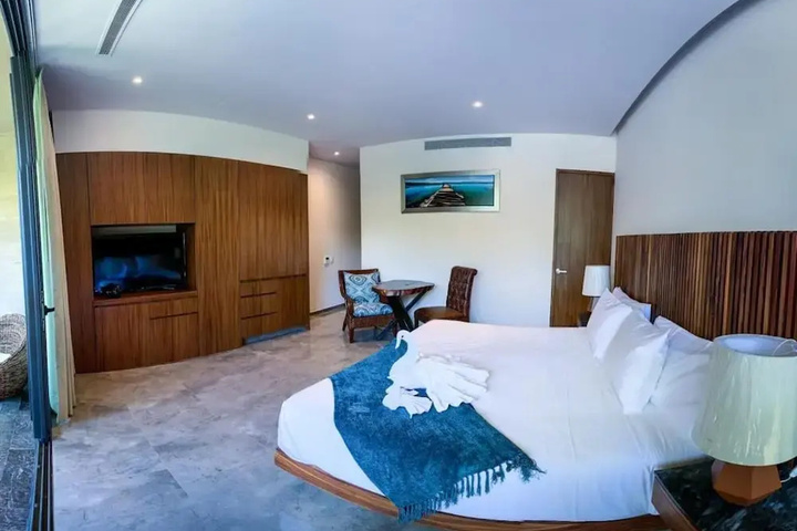 Room 2 of 15