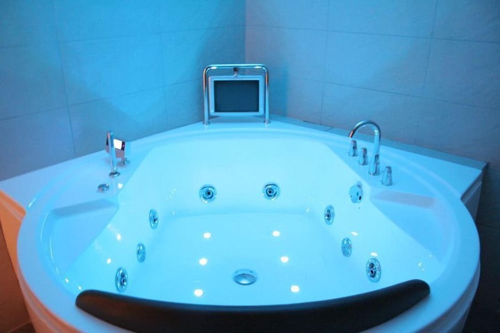 Jetted tub