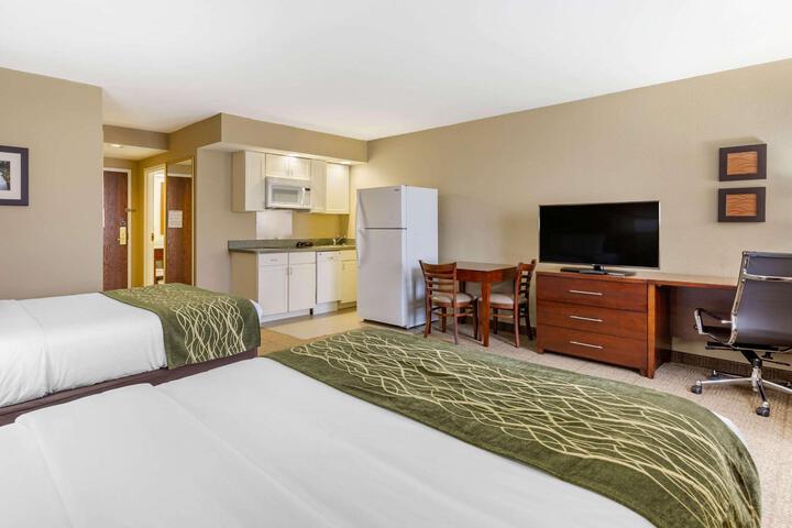 Standard Room, King or Two Doubles (1 of 10)