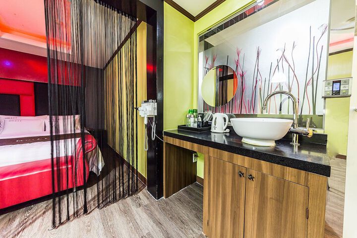 Room 73 of 75