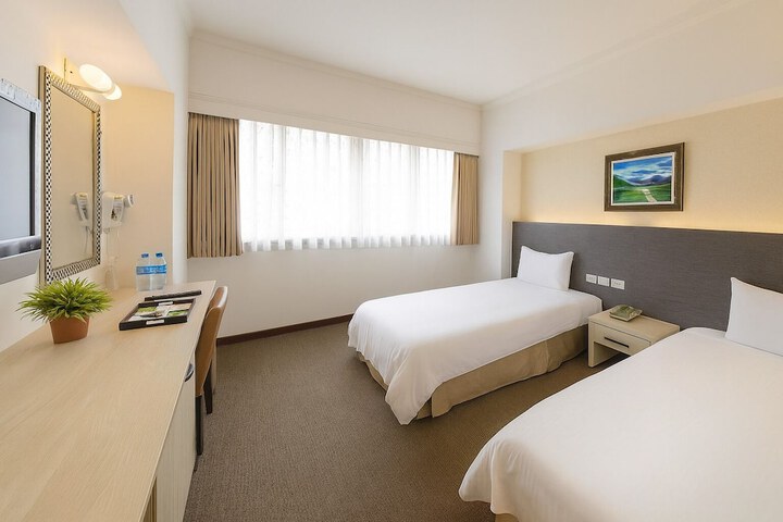 Room 8 of 24