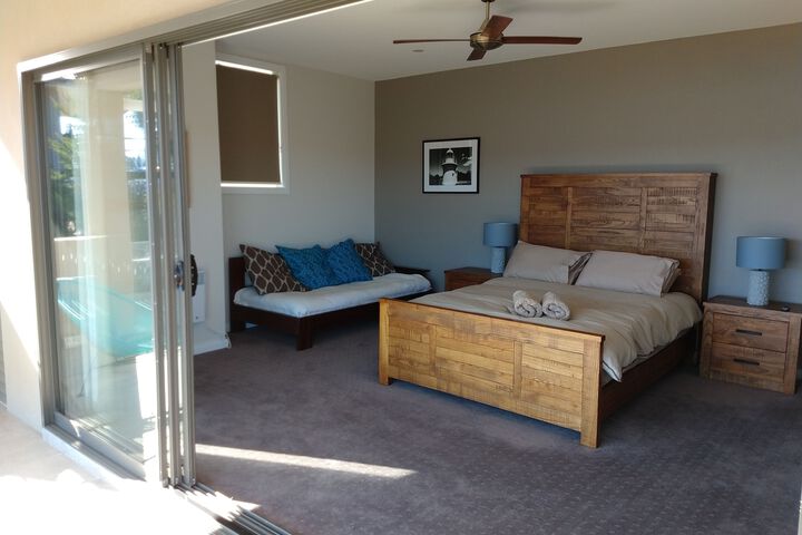 Room 6 of 8