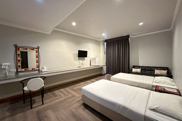 Room 13 of 45