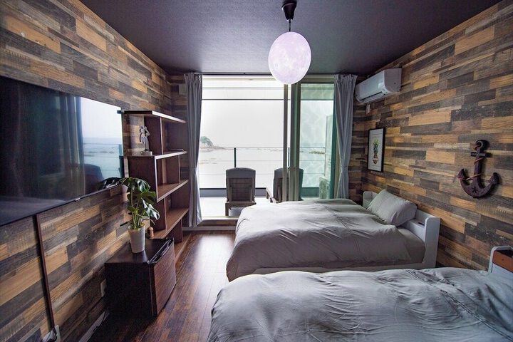 Room 5 of 72