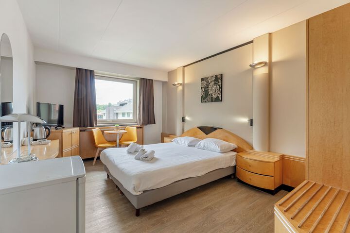Room 33 of 60