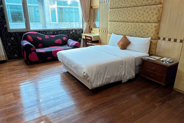 Room 7 of 79