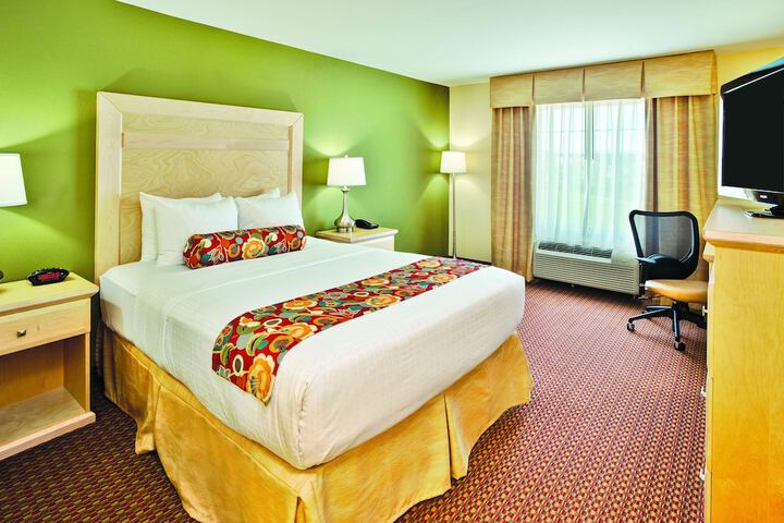 1 King Bed (10 of 12)