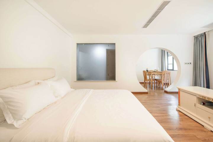 Room 12 of 170