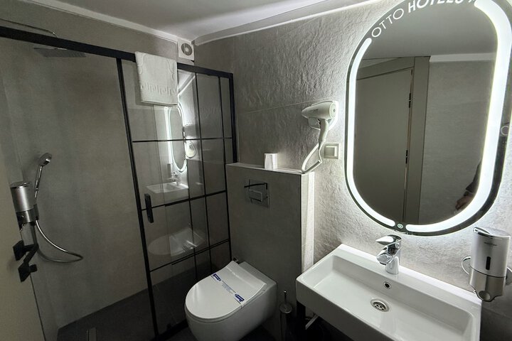 Room 155 of 222