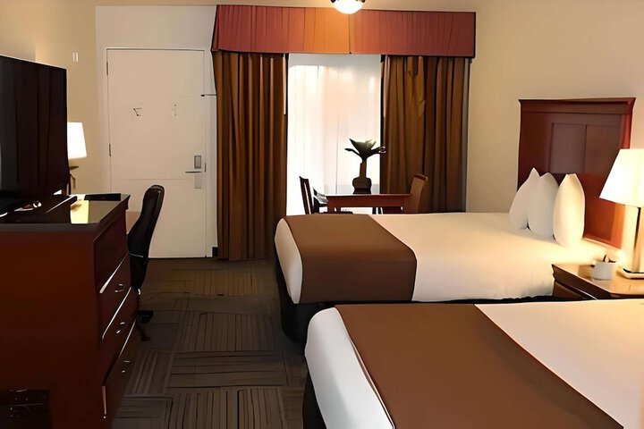 2 Queen Beds (4 of 7)