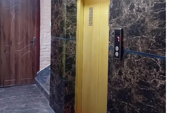 Ballroom/Hall 10 of 12