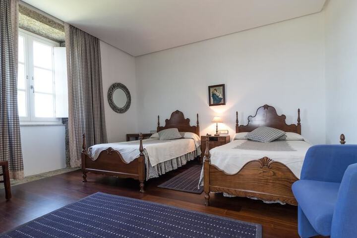 Room 6 of 33
