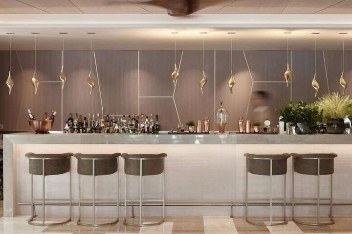 Lounge 218 of 254
