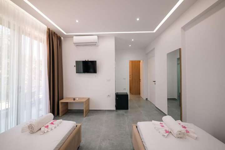 Room 4 of 35