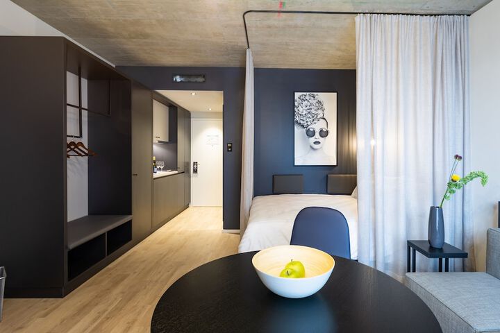 Room 22 of 38