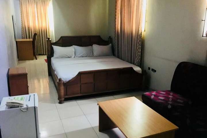 Room 7 of 13