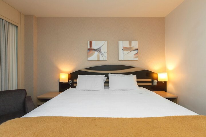 Room 11 of 28