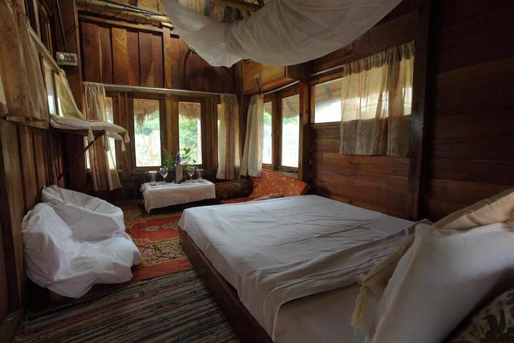 Room 9 of 28