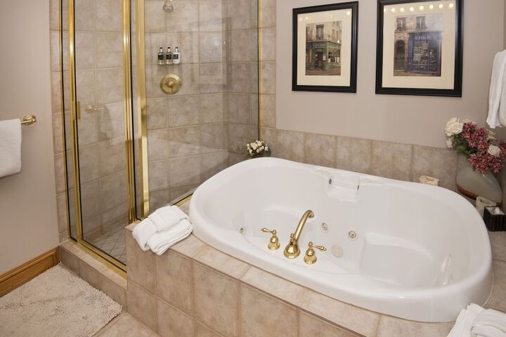 Room 320 of 493
