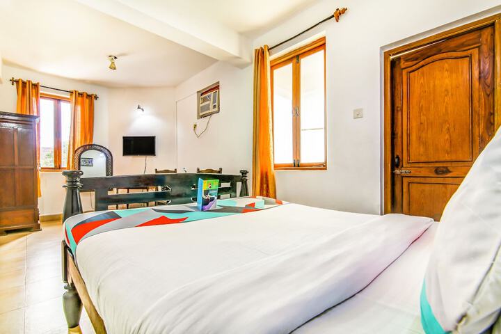 Room 4 of 8