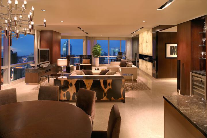 Room 4 of 105