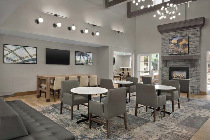 Entrance & Lobby